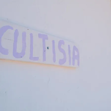 Cultisia *